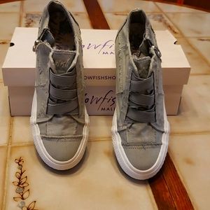 Blowfish Malibu Linen Sneakers Women's size 6.5 medium Gray and White
